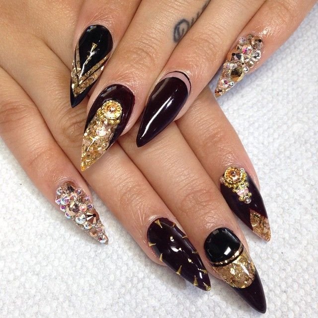 women's black and gold nails