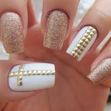 white-and-gold-nails