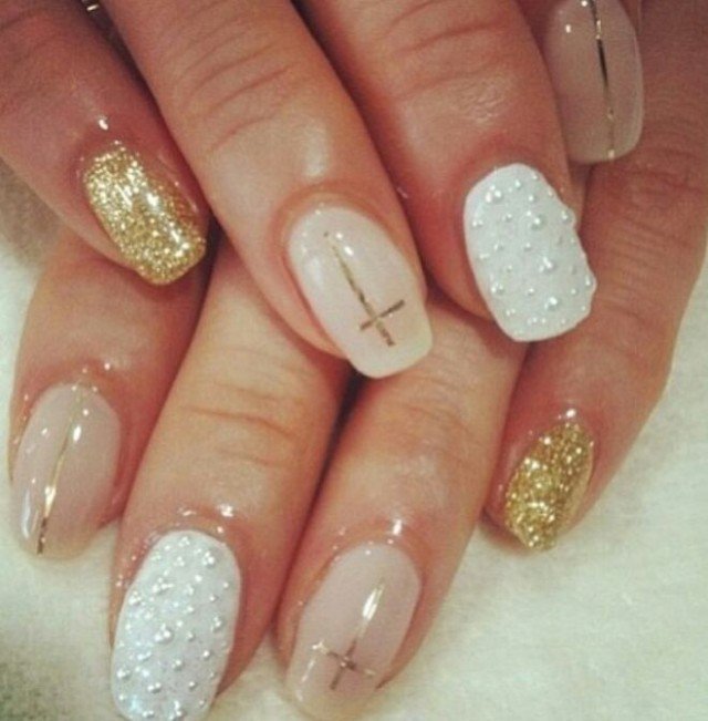 women's white and gold nails