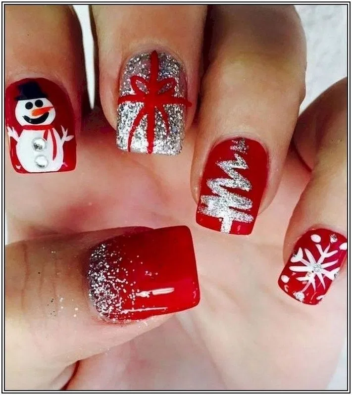 womens-christmas-nails