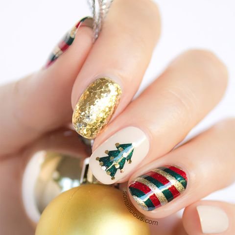 womens-christmas-nails
